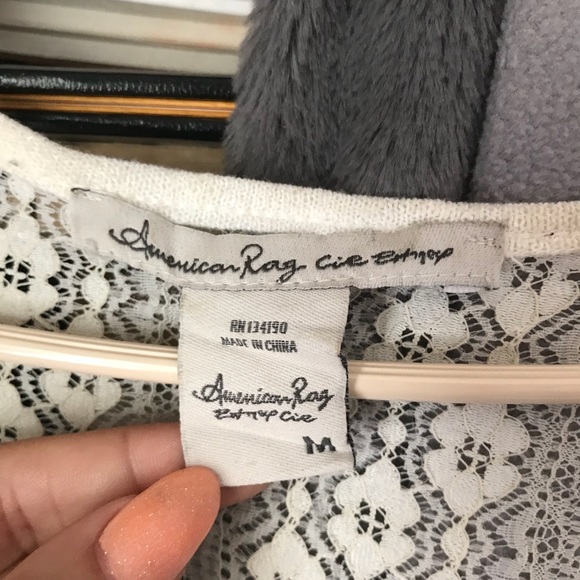 Ivory and lace top - Picture 2 of 3